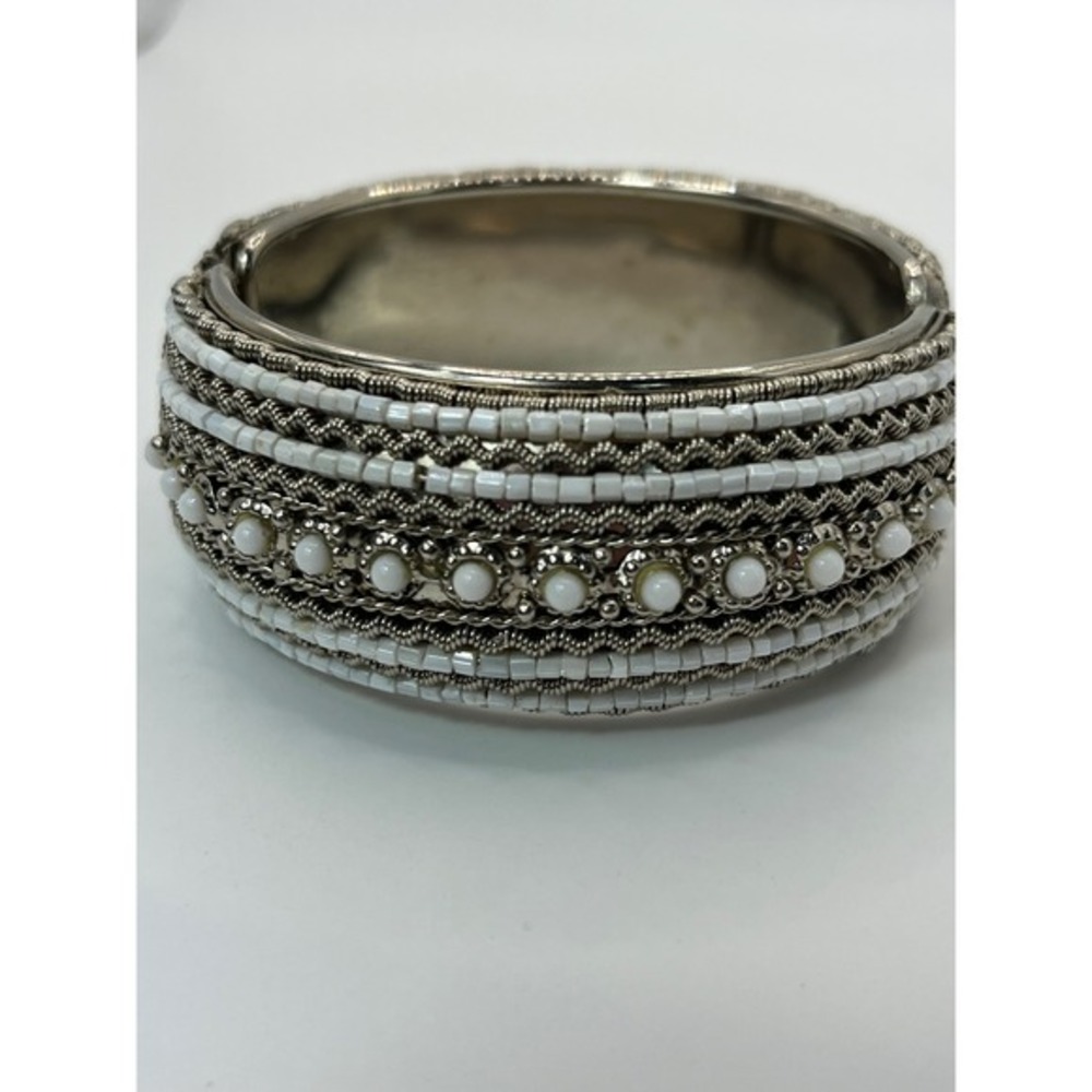 Beaded Bangle Bracelet Women OS White Excellent Boho Hinged Silver Tone